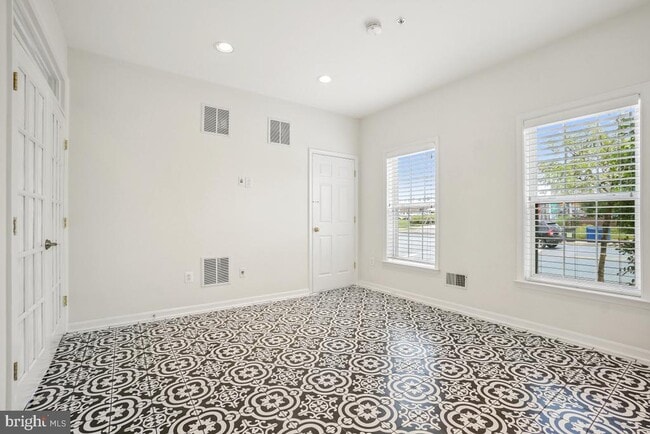 Building Photo - 2516 Blueridge Ave
