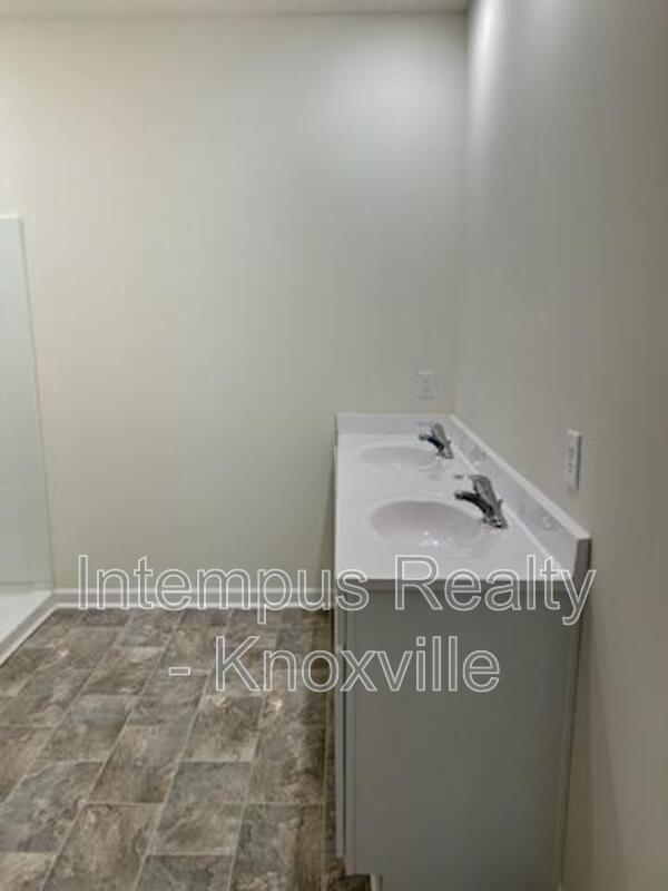 Building Photo - 1311 Hampton Pl Cir