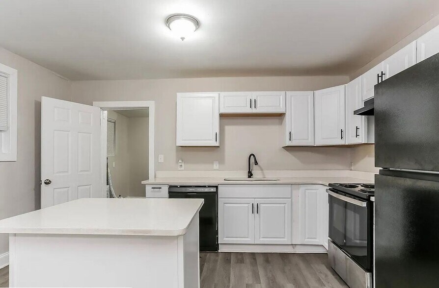 Building Photo - 1012 NE 2nd Ave