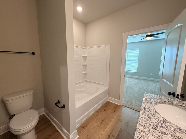 Building Photo - 816 Venecia Dr