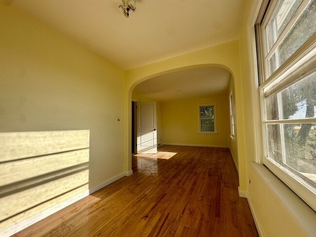 Building Photo - Country Home For Rent!