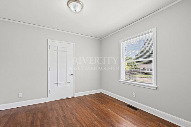 Building Photo - 1232 Vaughn Rd