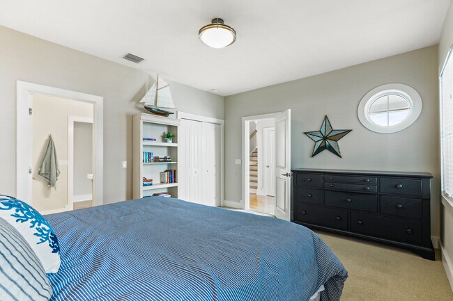 Building Photo - 681 Ocean Palm Way