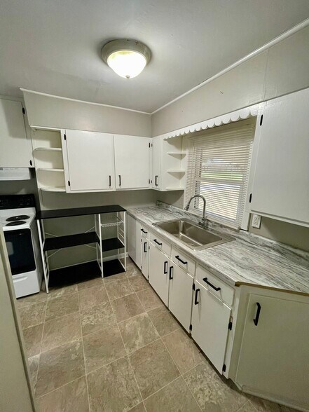 Kitchen - 301 N Kirkman St