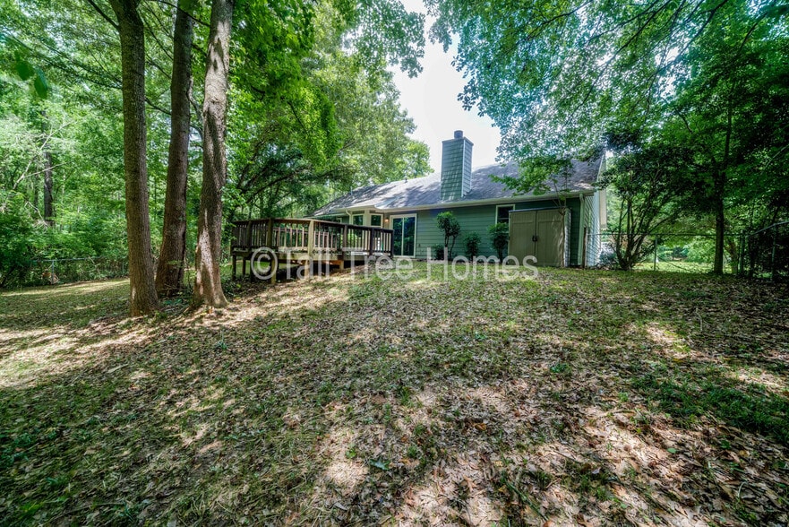 Building Photo - 15 Peachtree Way