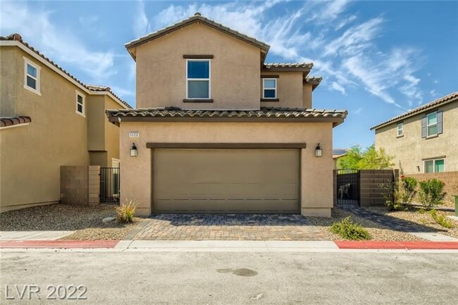 Building Photo - 2 story townhome