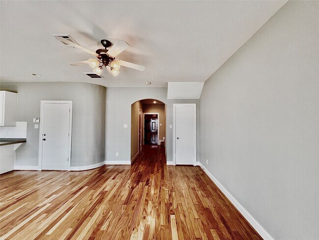 Building Photo - 3731 Main Poplar Dr