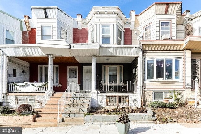 Building Photo - 5627 Hadfield St