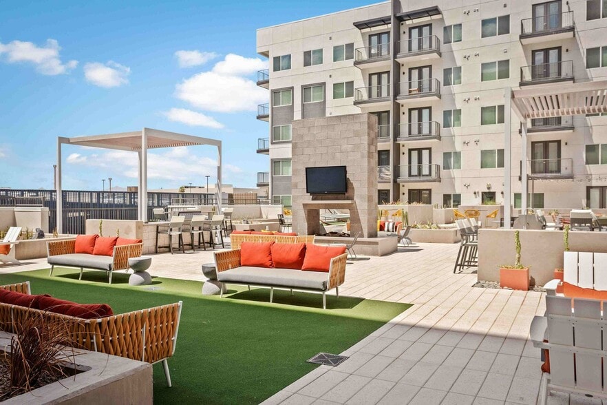 100WCatalina071 - Aspire Park Central