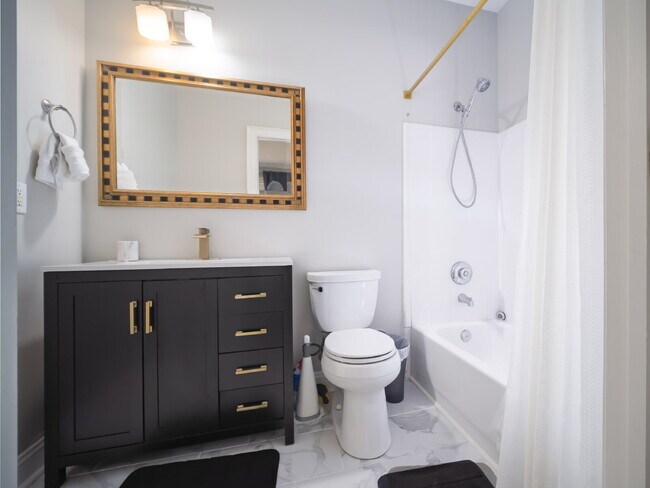 Building Photo - "Charming 3-Bedroom Condo with Cozy Fireplace - 1404 Sq Ft of Comfort in Prime NC Location!"