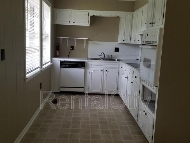 Building Photo - 470 Diamond Grove Rd