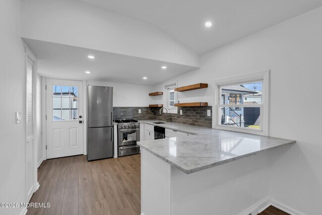 Building Photo - 1807-1809 Laurel Terrace