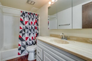 Interior Photo - Royal Court Apartments