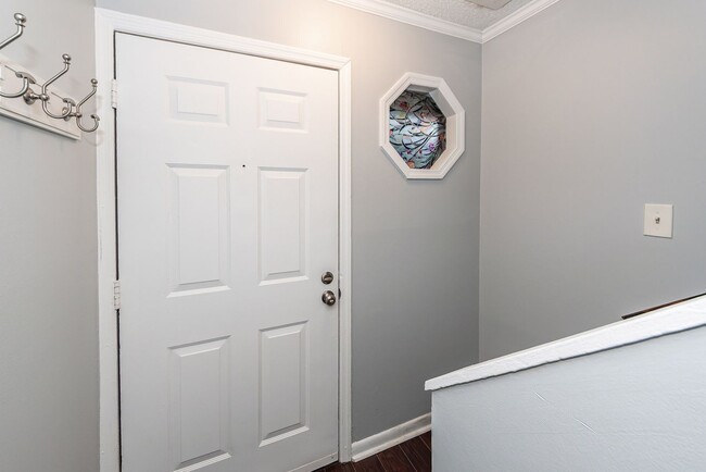 Building Photo - 3 Bedroom 2.5 Bath Condo in Parsonage Poin...