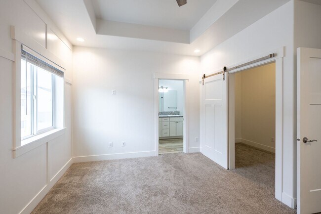 Building Photo - BEAUTIFUL 3 BED 2.5 BATH TOWNHOME IN SUGAR CITY