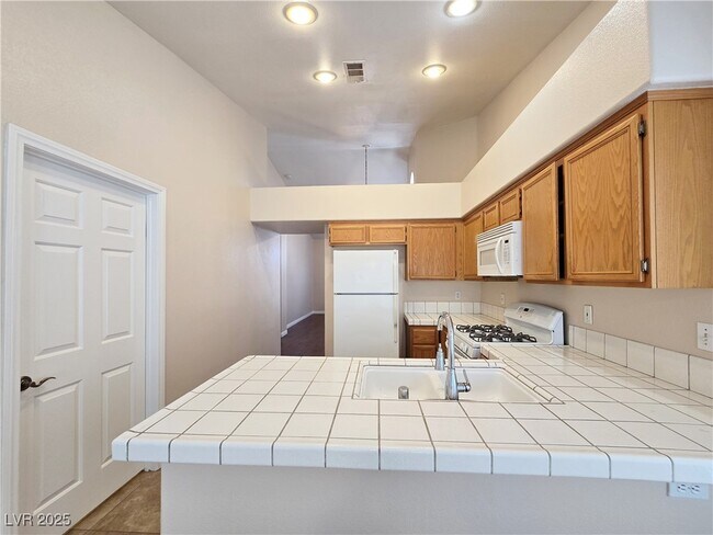 Building Photo - 1825 Lyell Canyon Ln