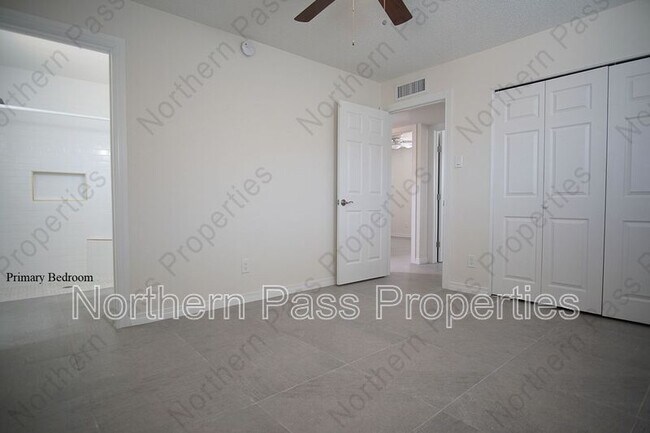 Building Photo - 4573 Bobolink Way
