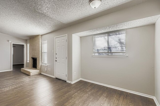 Building Photo - 11807 Acorn Creek Trail