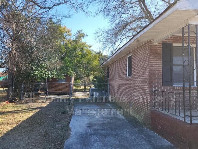 Building Photo - 4280 Bloomfield Rd