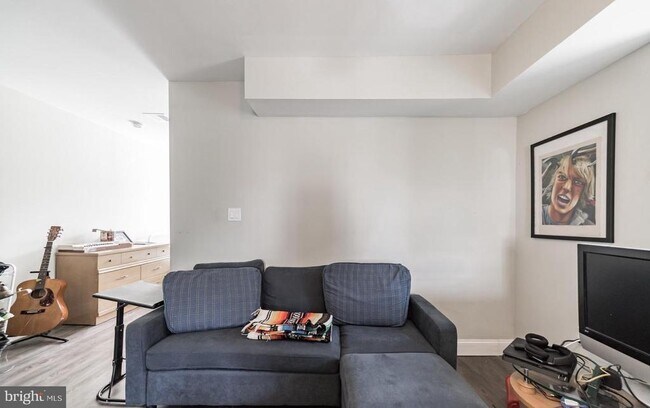 Building Photo - 3813 Baring St