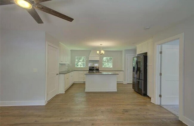 Building Photo - 985 Frontier Trail SW