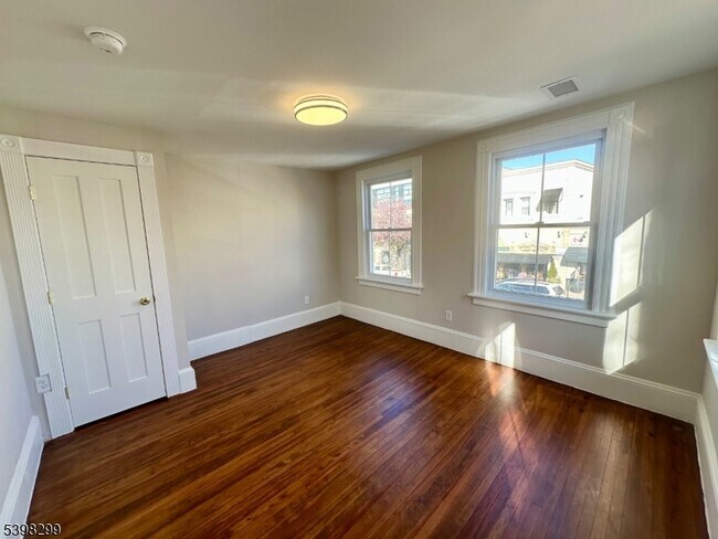 Building Photo - 328 Bloomfield Ave