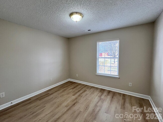 Building Photo - 2616 Captains Watch Rd NE