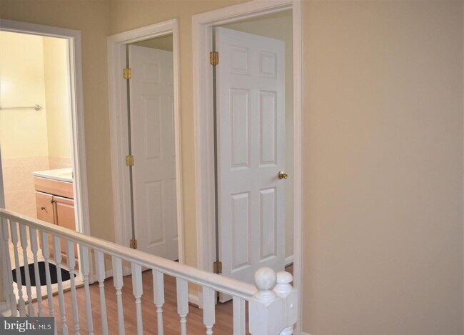 Building Photo - 16 Blue Ribbon Ct