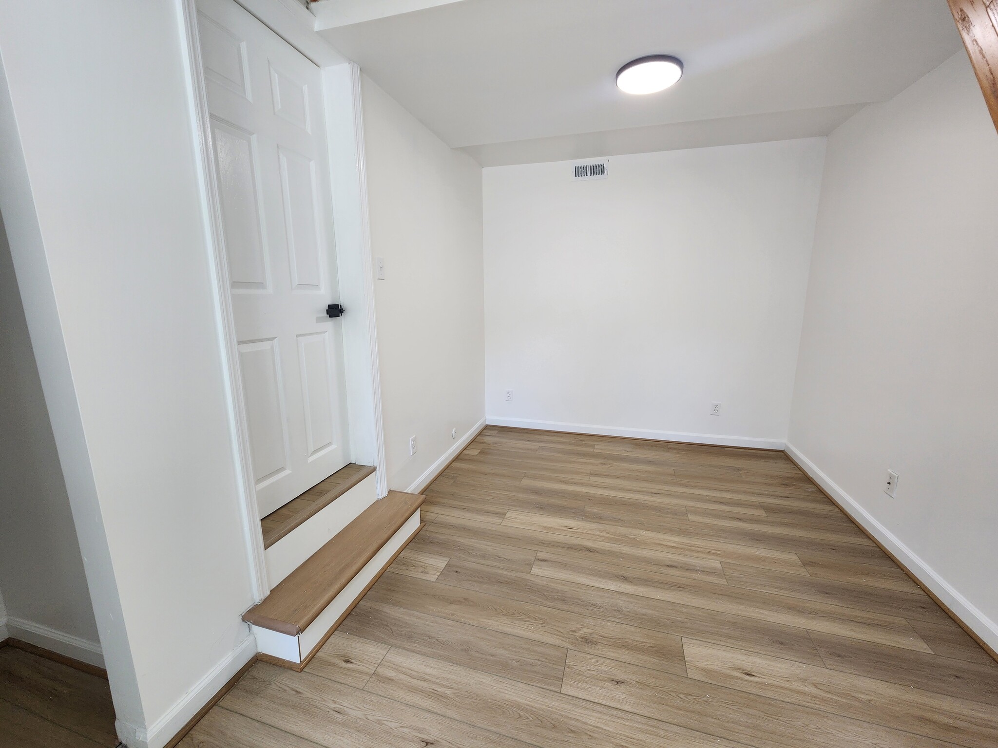 Building Photo - 1206 Caldwell Ct S