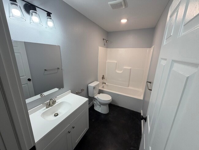 Building Photo - 301 W Sunrise St