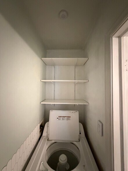 Building Photo - 372 S 930 W