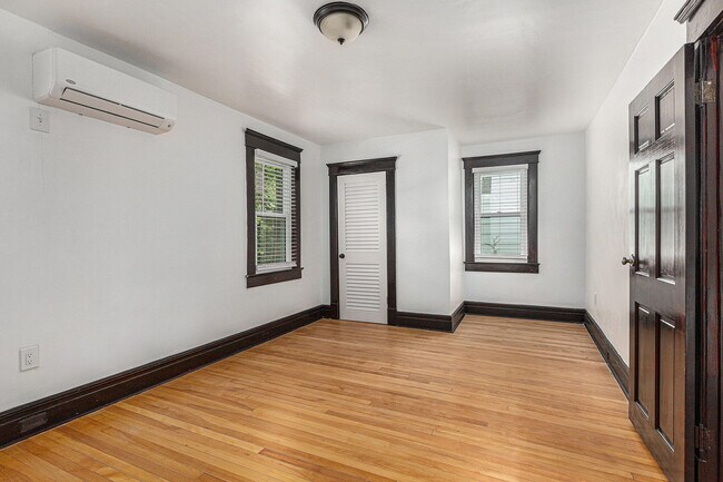 Building Photo - 1208 Olivia Ave