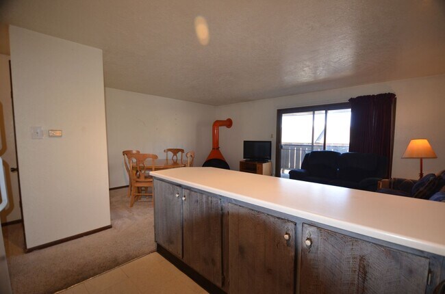 Building Photo - Dillon Valley East Condo! Great Natural Light!