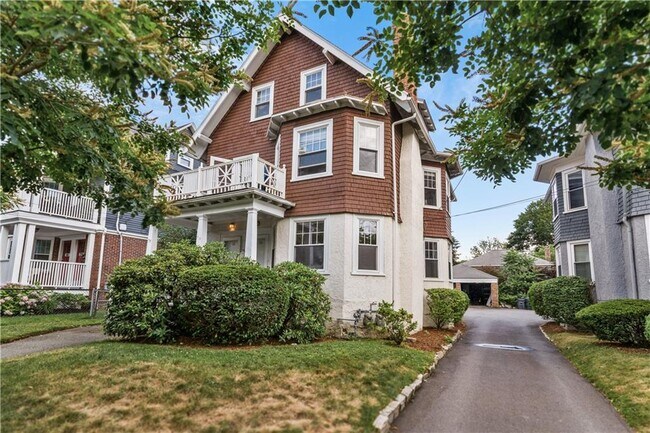 Primary Photo - 155 Irving Ave