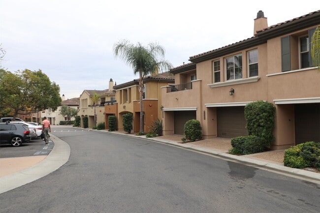 Building Photo - 2694 Bellezza Dr