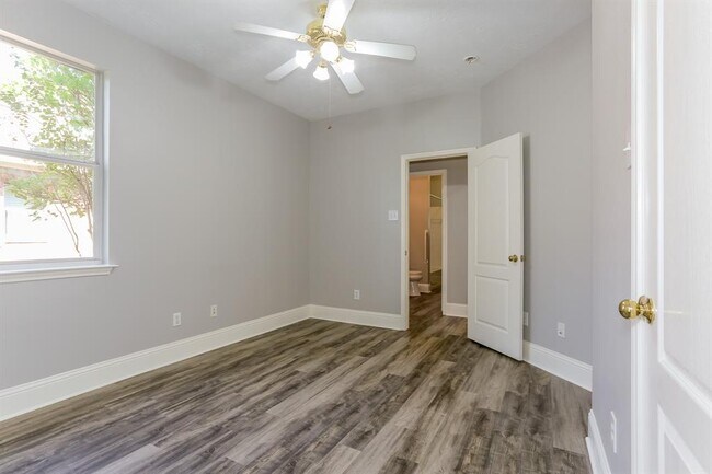 Building Photo - 2207 Stoneycreek Park Ct