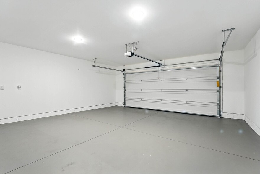 Building Photo - 4720 E Frederick Ave