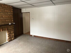 Building Photo - Charming Single-Family Home in Hazelwood –...