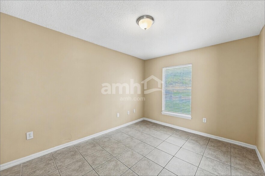Building Photo - 950 Woodsong Way