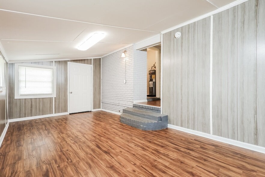 Building Photo - 2904 Doyle Ave