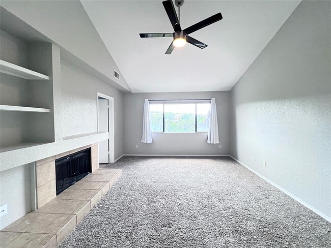 Building Photo - 4711 Spicewood Springs Rd