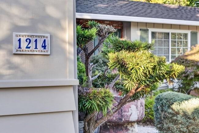 Building Photo - Single-Story Walnut Creek Home Near Top-Rated Schools, BART & Shopping