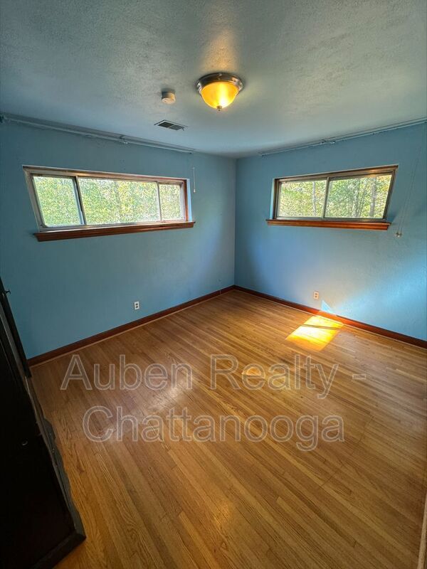 Building Photo - 1501 Akins Dr