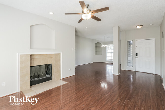 Building Photo - 2500 Crystal Falls Dr