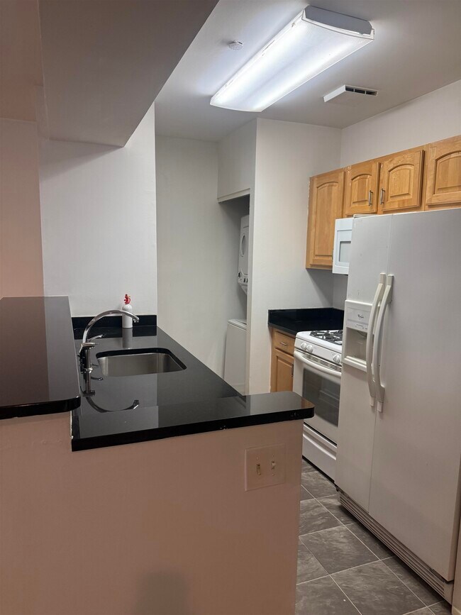 Building Photo - 522 Gregory Ave