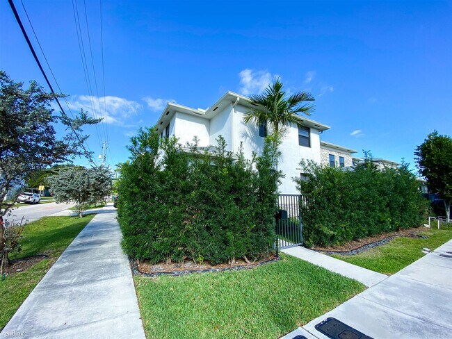 Primary Photo - 3 br, 2.5 bath House - 1101 NE 3rd Ave