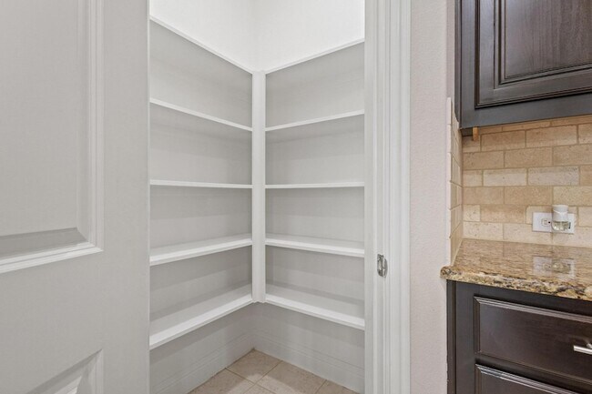 Building Photo - 7822 Cottonwood Dr