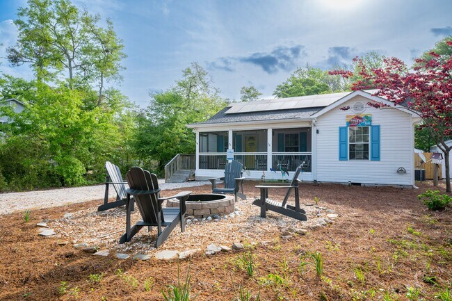 Building Photo - HOT TUB ANYONE?  THIS OFF-SEASON RENTAL IS AVAILABLE NOV-FEB '27