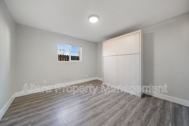 Building Photo - 2339 S Acoma St