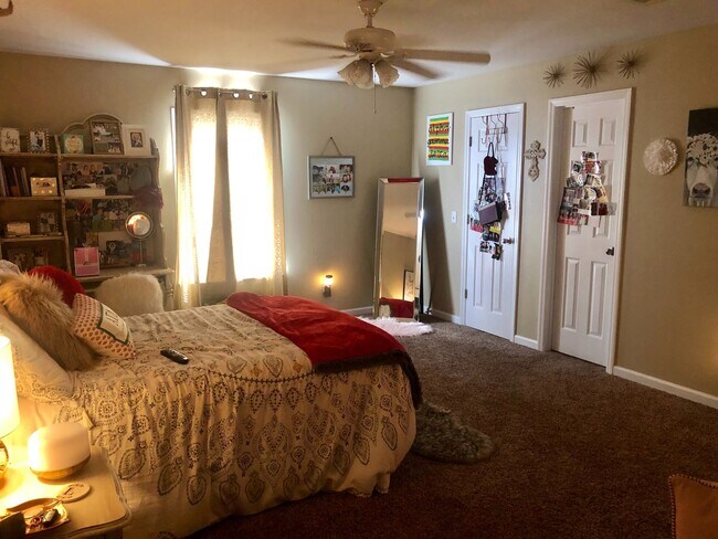 Building Photo - 104 B St